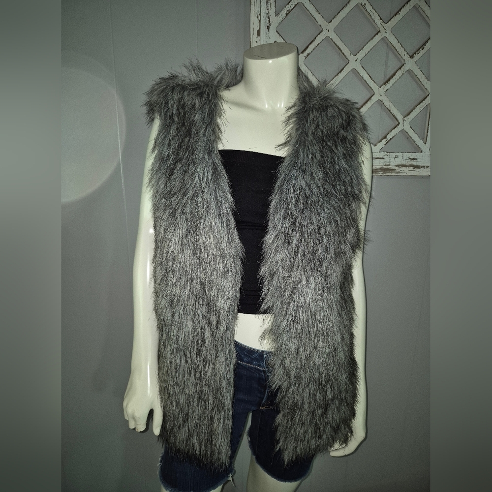 Weekend Love Gray Faux Fur Vest Women's Size Large NWT